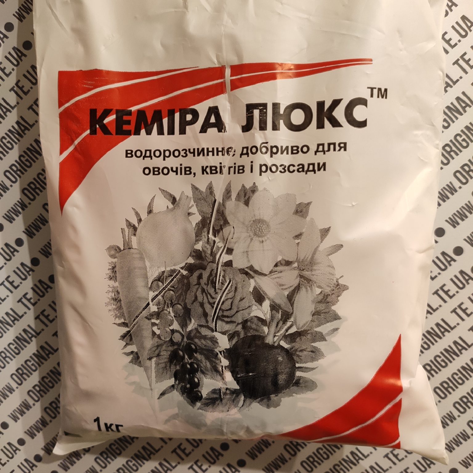 Кеміра люкс водорозчине добриво для овочів, квітів і розсади 1кг